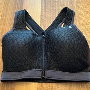 Under Armour Sports Bra no size tag please see pictures for